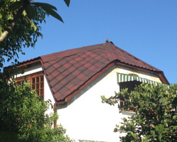 The gable ends with onduvilla installed